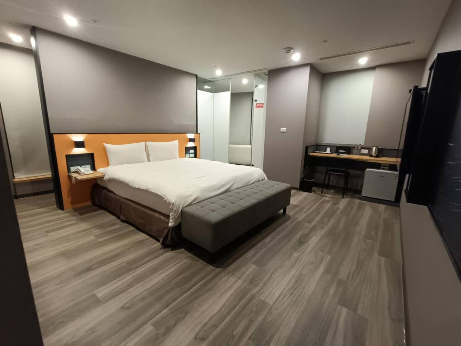 Hotel Walker-Taoyuan Esterno foto